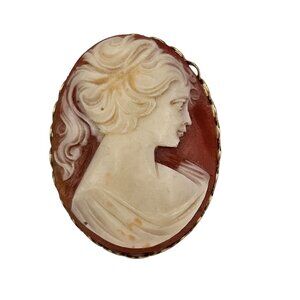 Vintage Carved Cameo Victorian Style Gold-Tone Scallopped Edge Frame Scarf Clip